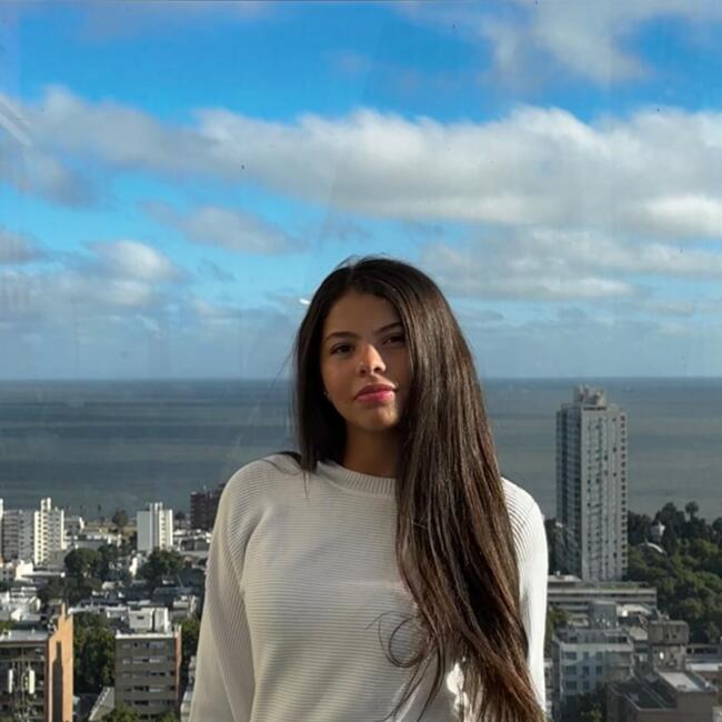 Babysitter in Montevideo: Valentina