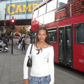 Babysitter in Singapore Island: Precia
