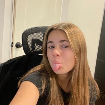 Babysitter in Chatsworth: Natalie