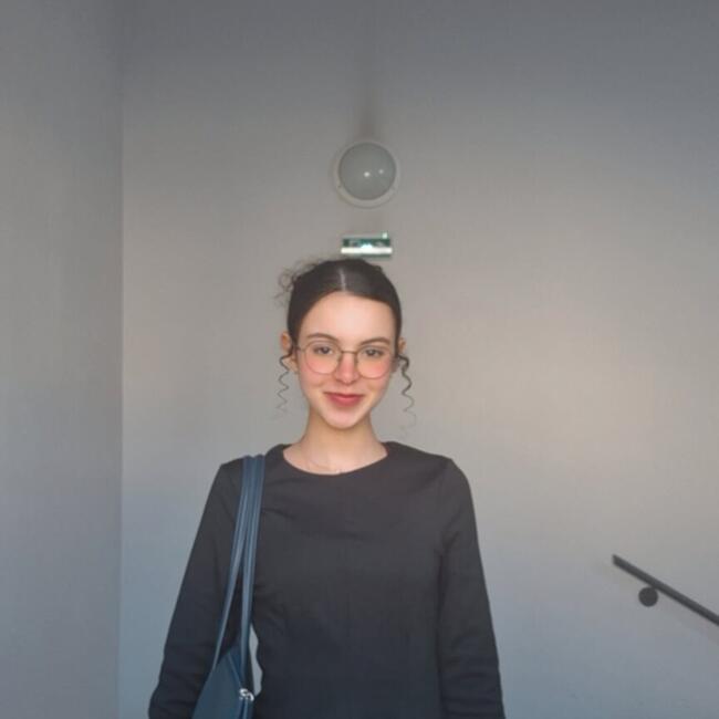 Babysitter in Caen: Jihane