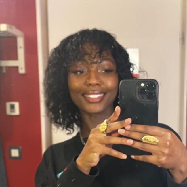 Babysitter in Saint-Vincent-Rive-d'Olt: Schnaïda