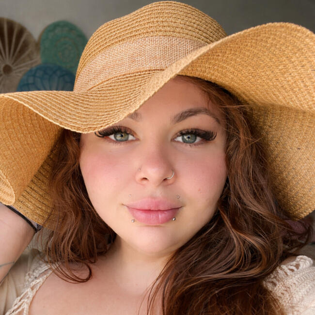 Babysitter in St. Catharines: Claudia