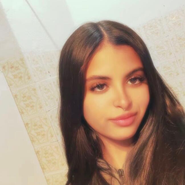 Babysitter em Almada: Yasmin