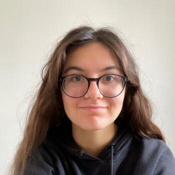 Babysitter in Paris: Lilou