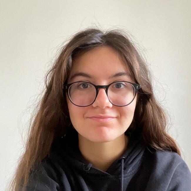 Babysitter in Paris: Lilou