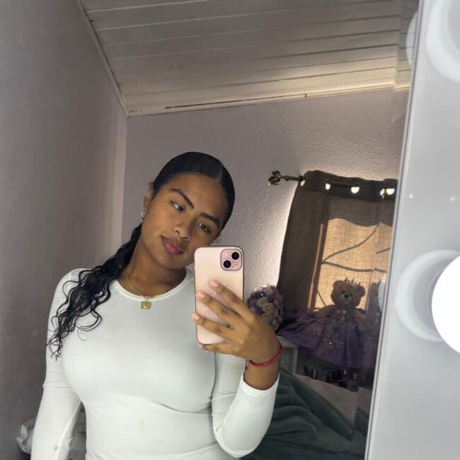 Babysitter in Azusa: Ashley