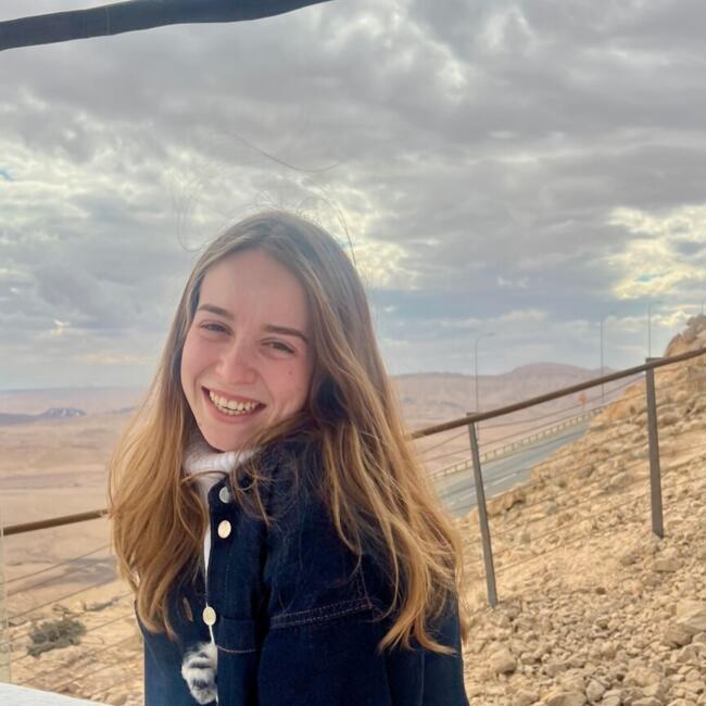 בייביסיטר ב- שדה ורבורג: אלה