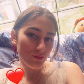 Babysitter in Rochefort: Ylona