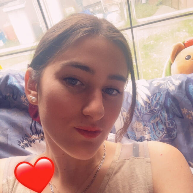 Babysitter in Rochefort: Ylona