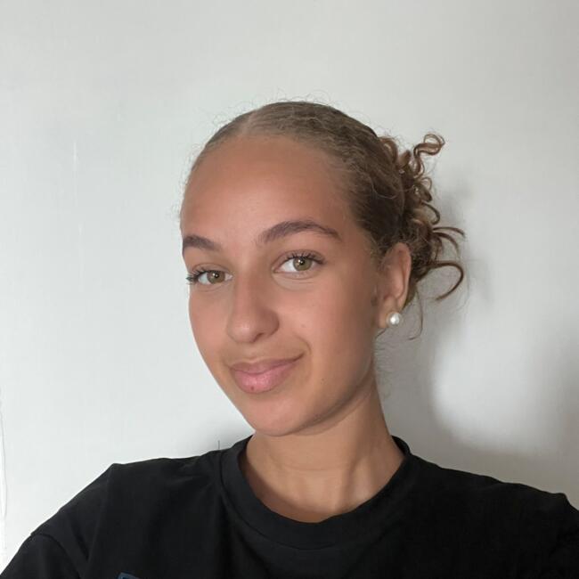 Babysitter in Angers: Selma