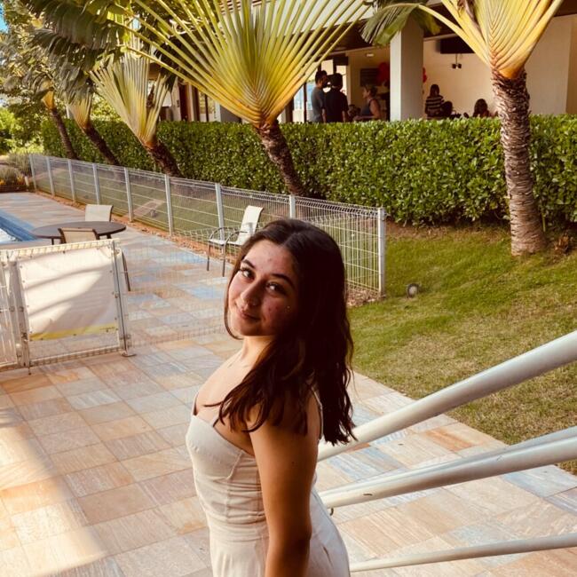 Babá em Olímpia: Julia