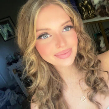 Babysitter in Snohomish: Scarlet