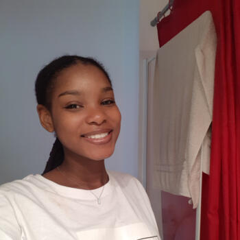 Babysitter in Villeurbanne: Tia