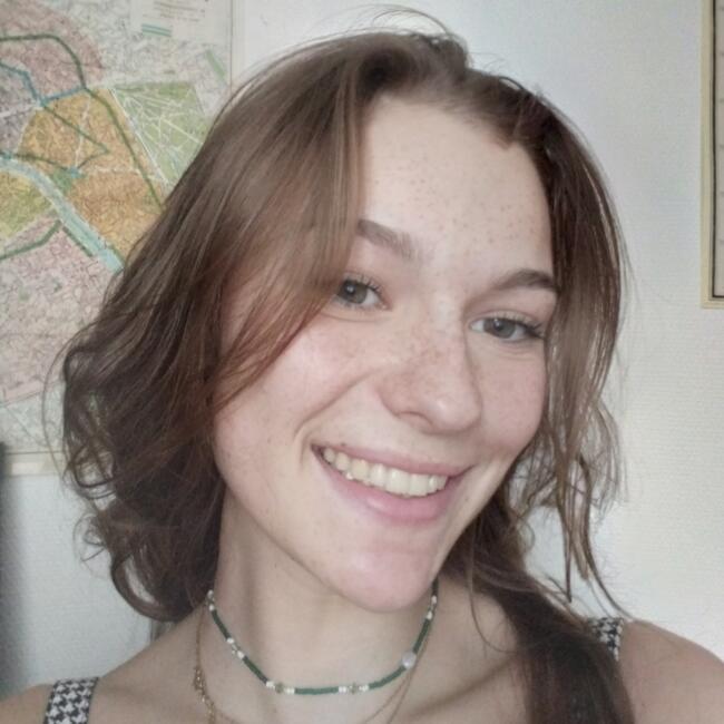 Babysitter in Paris: Zoé