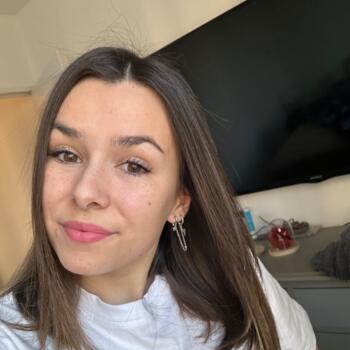 Babysitter in Saint-Etienne: Carla