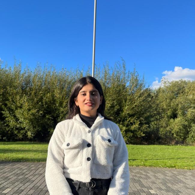 Babysitter in Northampton: Vanshjot kaur