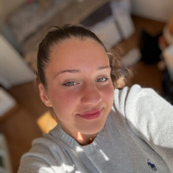 Babysitter in Courcelles-sur-Viosne: Emilie