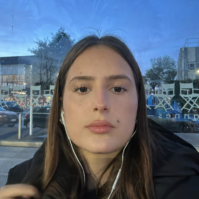 Babysitter in Le Cannet: Alexandra