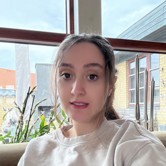 Babysitter in Prague: Maryam