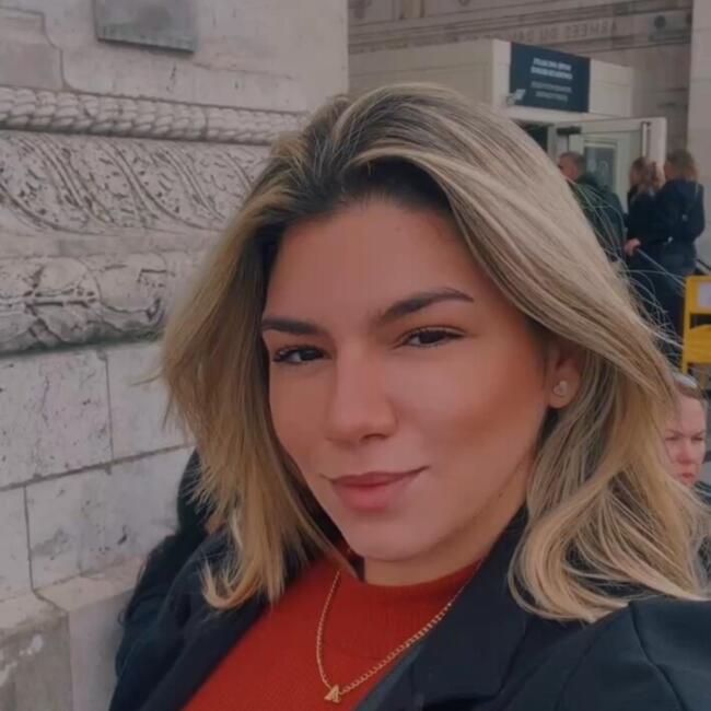 Babysitter em Trofa: Maria