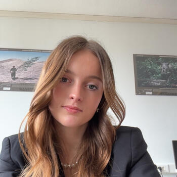 Babysitter in Chambrey: Pauline