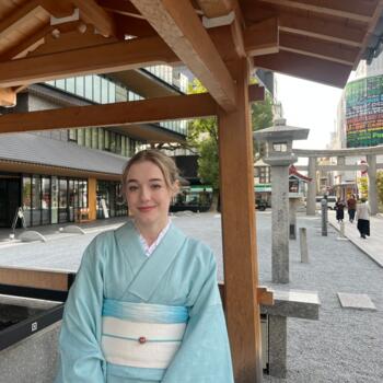 Babysitter Tokyo: Holly Anne