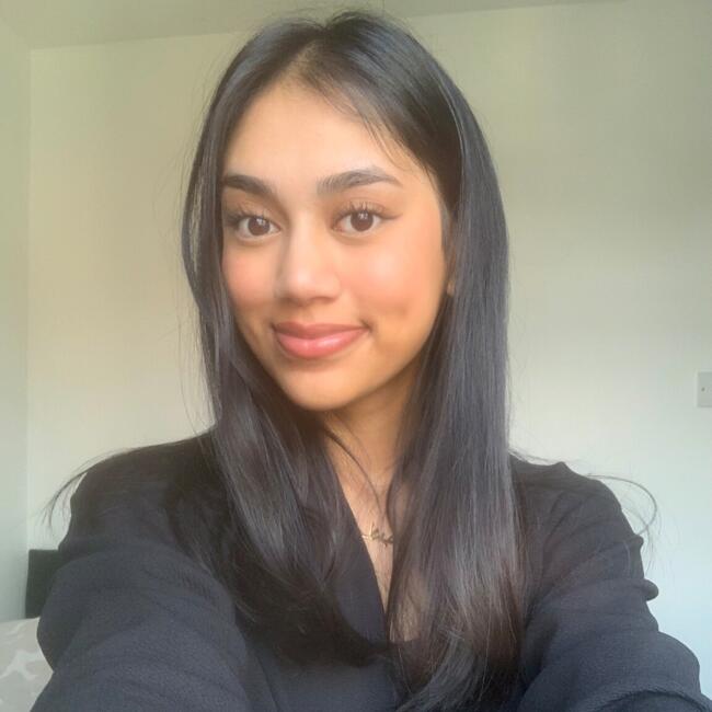 Babysitter in London: Mahima