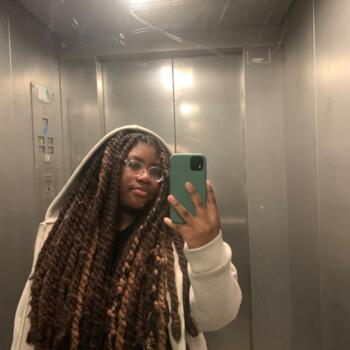 Babysitter in Paris: Krysilia