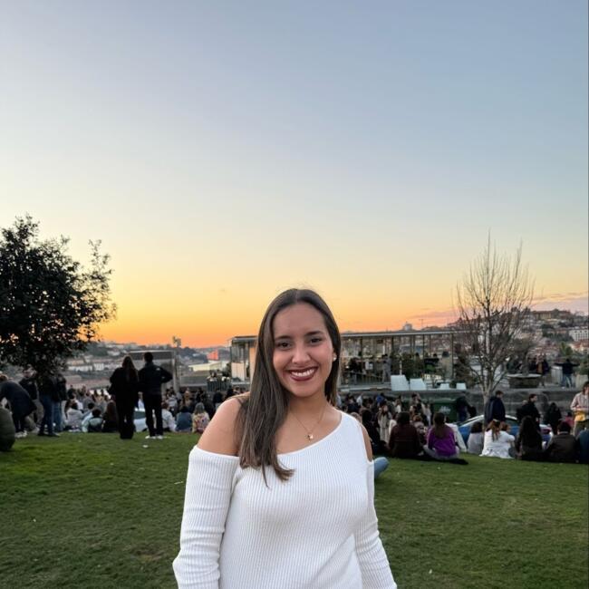 Babysitter em Lagos: Bárbara