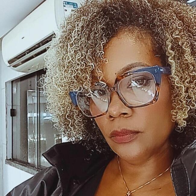 Babysitter in Salvador: Floralice