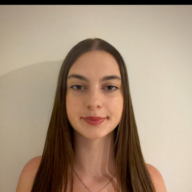 Babysitter in Sydney: Lola