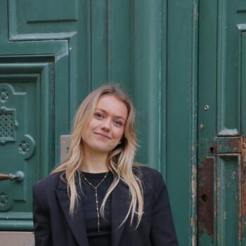 Babysitter in Miré: Lola