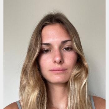 Babysitter in Carignan-de-Bordeaux: Julia