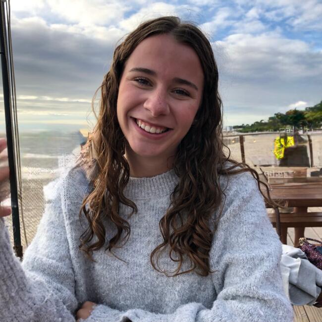 Babysitter in Pont-Sainte-Maxence: Lou-Anne