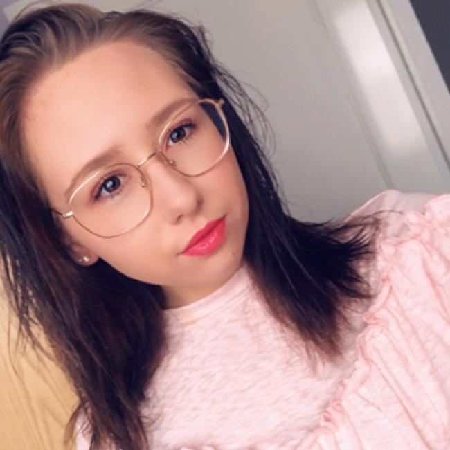 Baby-sitter in Moorslede: Alana