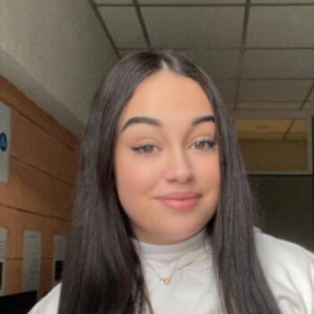 Babysitter in Le Chambon-Feugerolles: Stecy