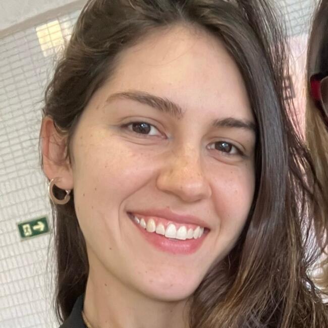 Babysitter em Estoril: Luana