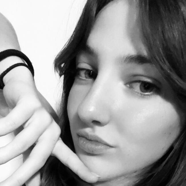 Babysitter in Albi: Cassie