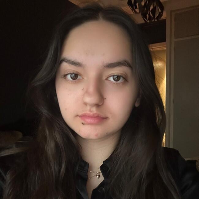 Babysitter in Neuilly-sur-Seine: Eve