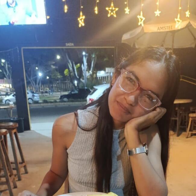 Babysitter in Uberlândia: Roxana