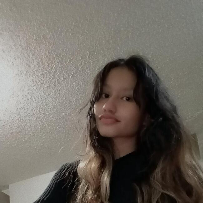 Babysitter in Nobsa: Laura