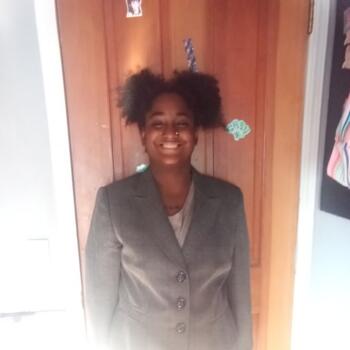 Babysitter in Aberdeen: Lonnita