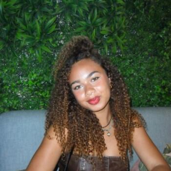 Babysitter in Seixal: Eliane