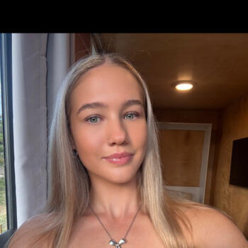 Babysitter in Napier City: Izzy