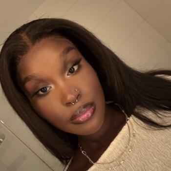 Babysitting job in Munich: babysitting job Nia Flicka