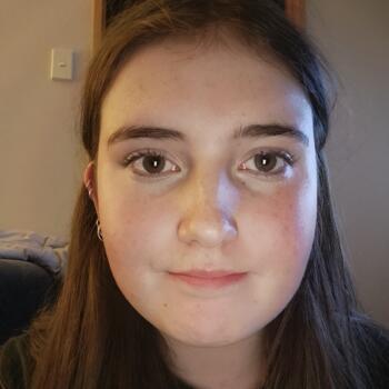 Babysitter in Edendale: Holly