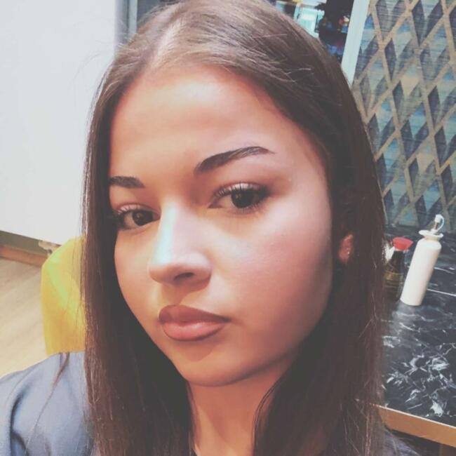 Babysitter in Brugge: Daniya