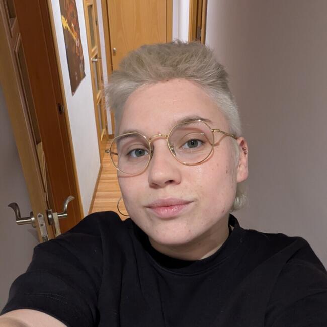 Babysitter in Barbera Del Valles: Elena