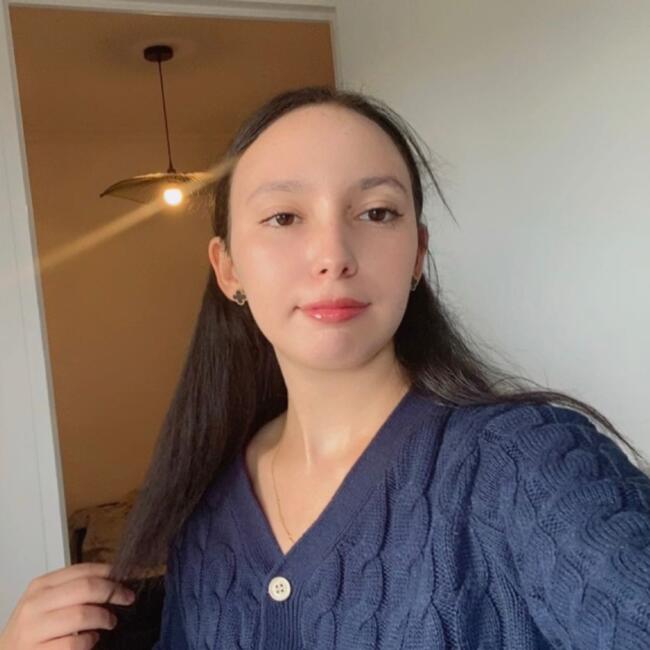 Babysitter in Angers: Kahina