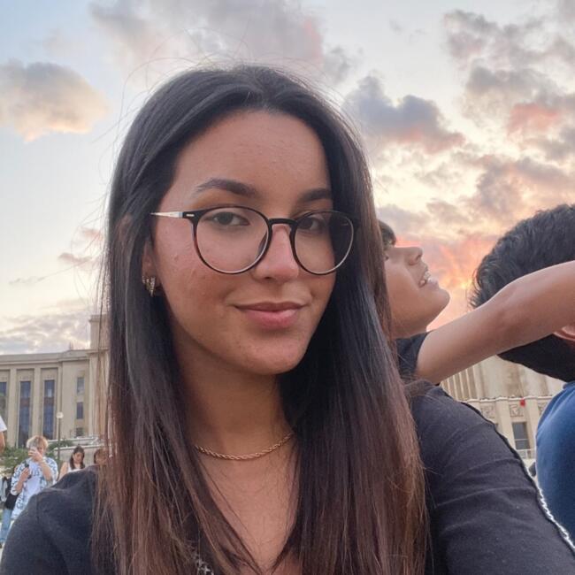 Babysitter in Canelas: Camilly